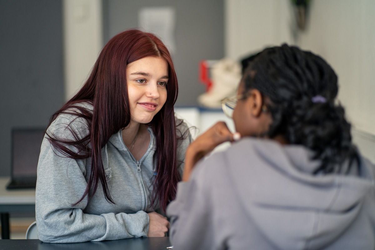 Två elever på anpassad gymnasieskola.