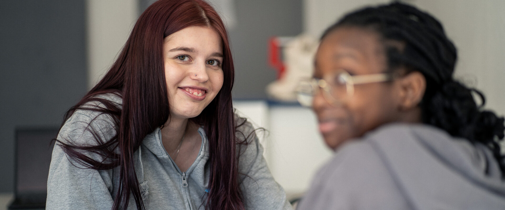 Två elever på anpassad gymnasieskola.