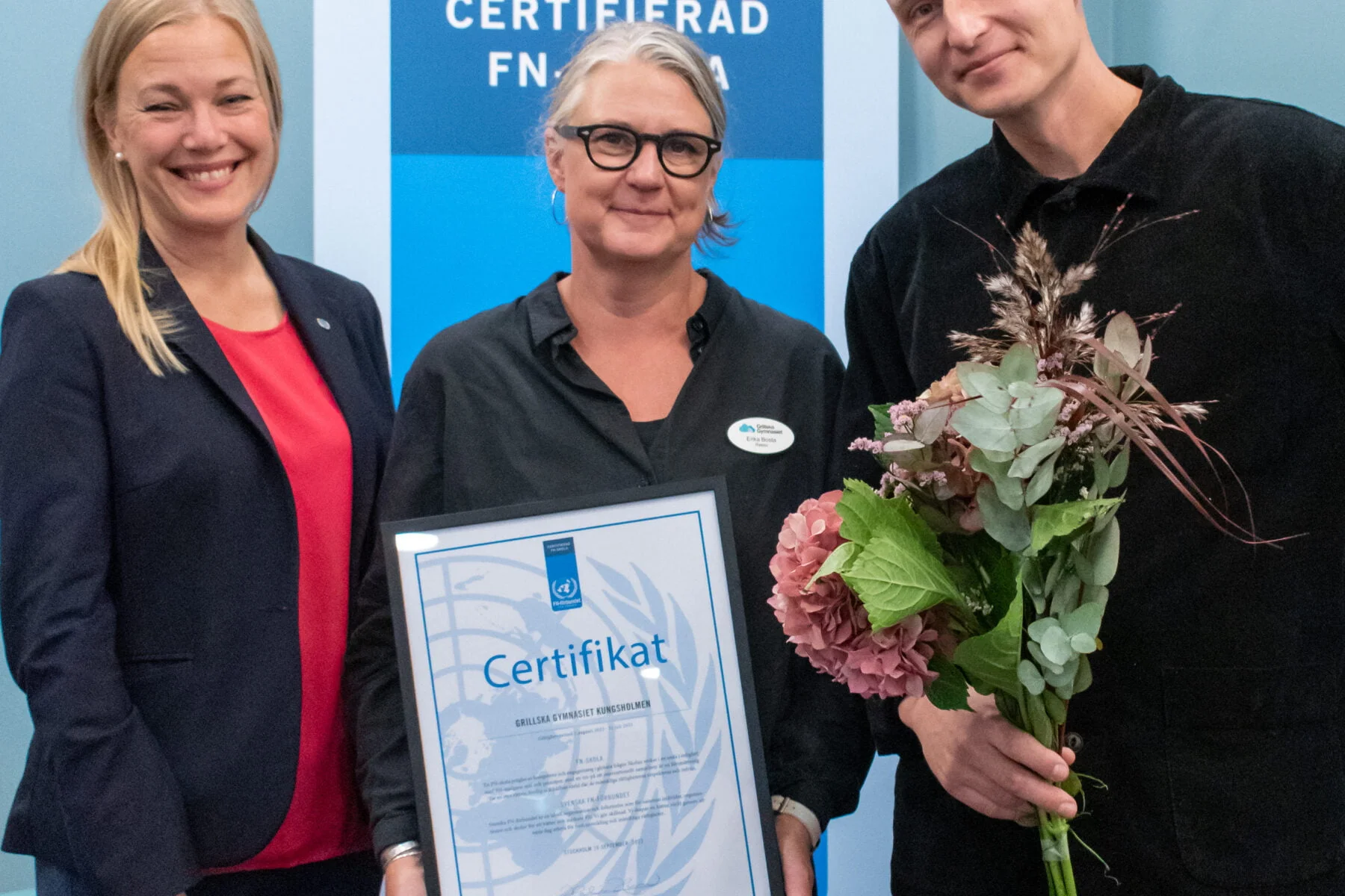 Tre lärare tar emot pris