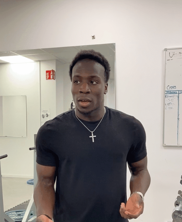 Kille som är elev på Samhälls­programmet med fotbollsprofil