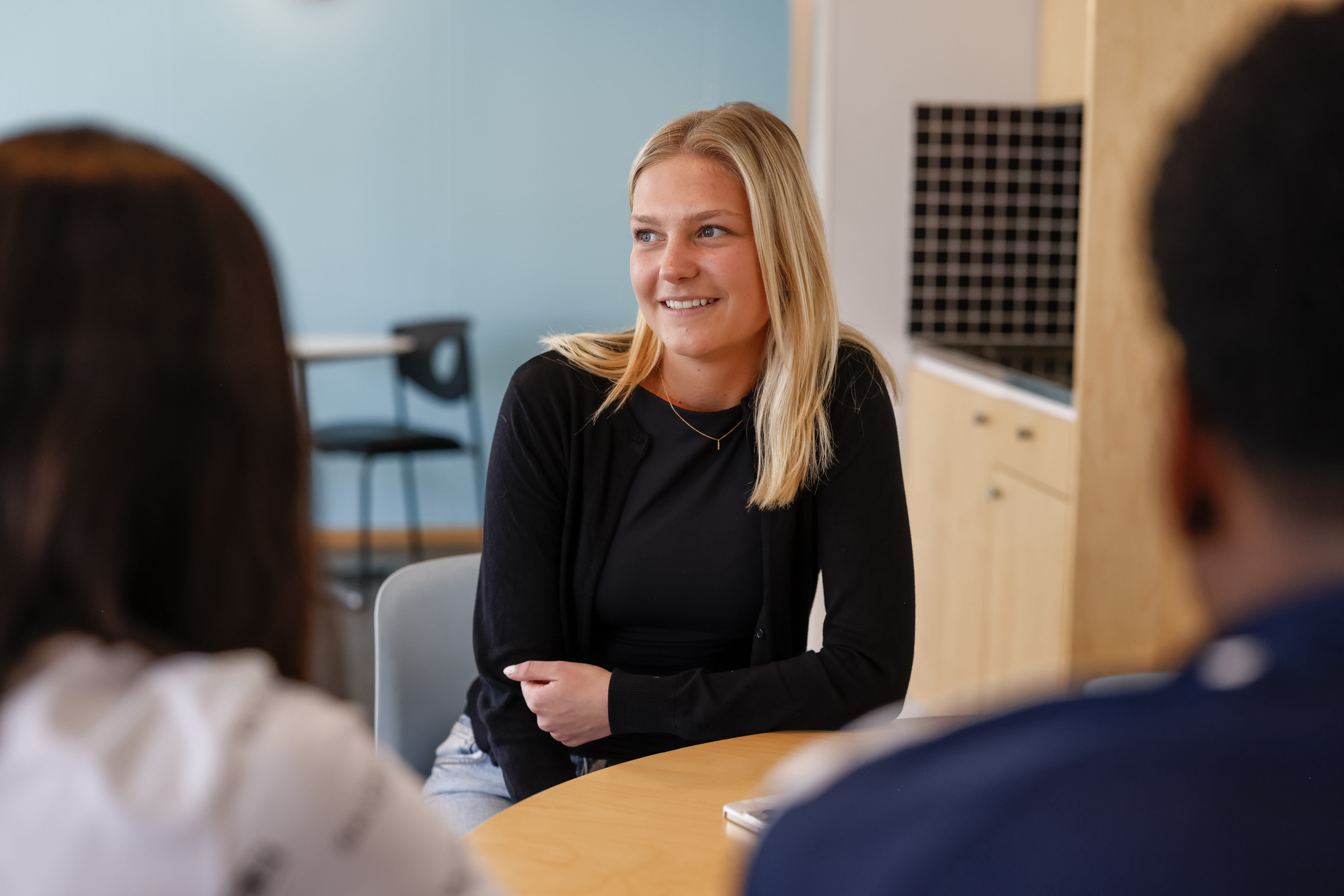 Elev i klassrum på Grillska Örebro