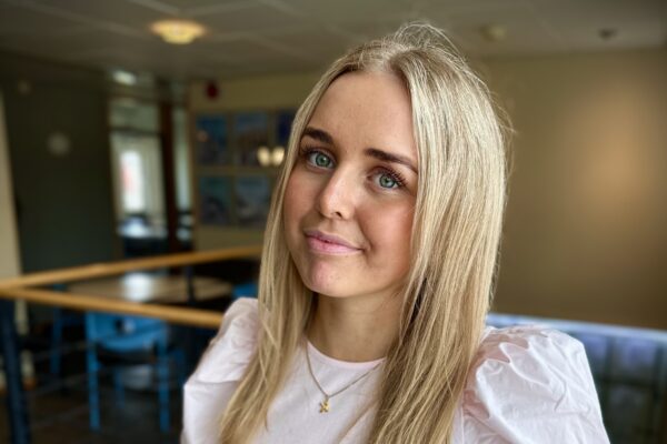 Klara M spelar fotboll på Grillska Örebro