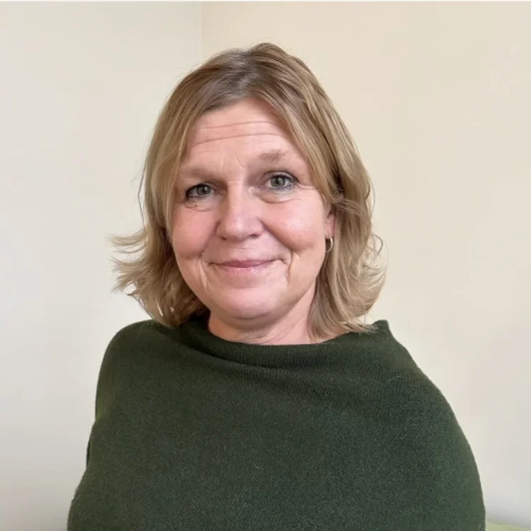 Porträtt av Monica Thuresson, lärare och utbildningsledare på Stadsmissionens Yrkeshögskola.